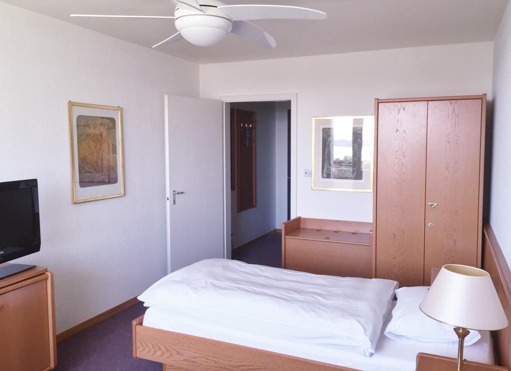 Hotel Fontana Garni Twann Zimmer foto